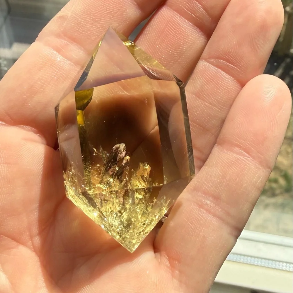 natural double point Citrine with a smokey rainbow mountain inside - Picture 5 of 8